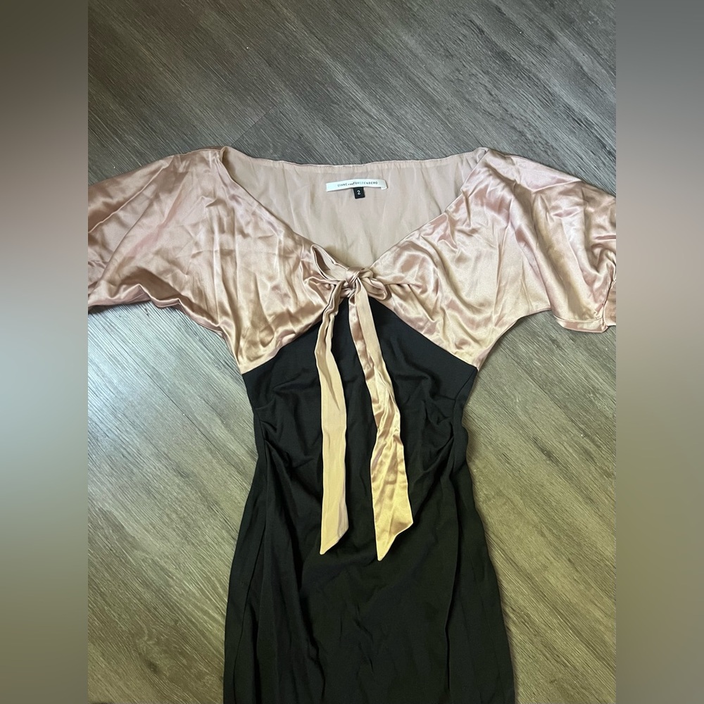 Diane Von Furstenberg Elegant Pink and Black Dress